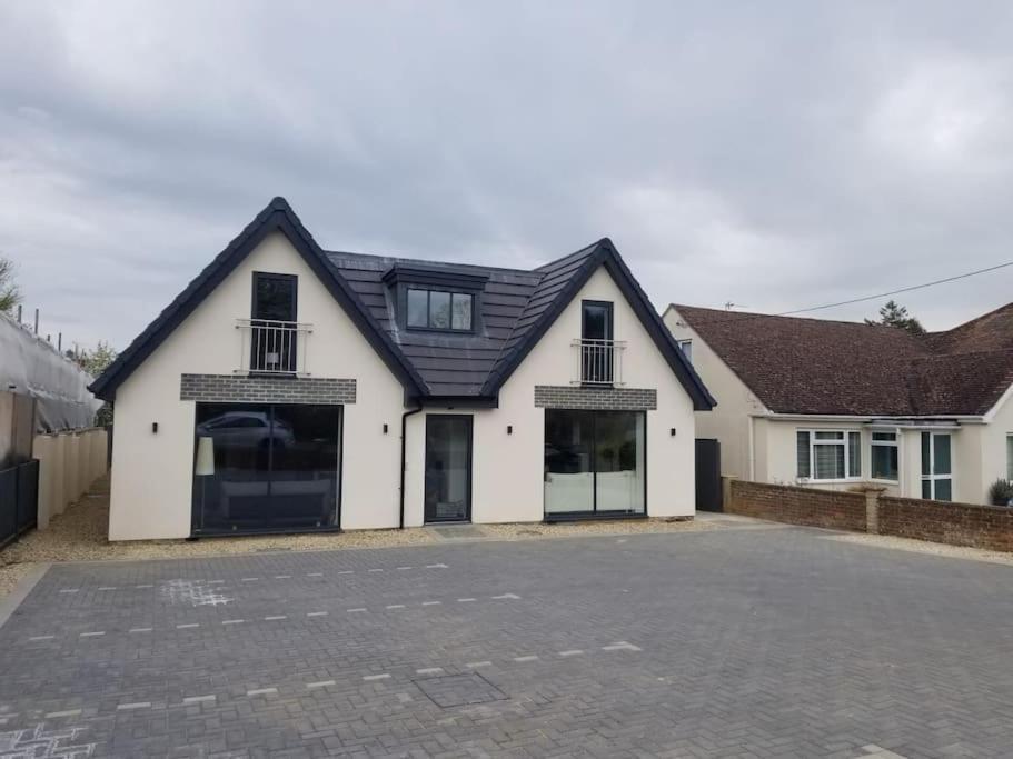 Evergreen Lodge - Two Bed Lux Flat - Parking, Garden, Patio, Wifi, Netflix - Close To Blenheim Palace & Oxford - F3 Кидлингтон Экстерьер фото