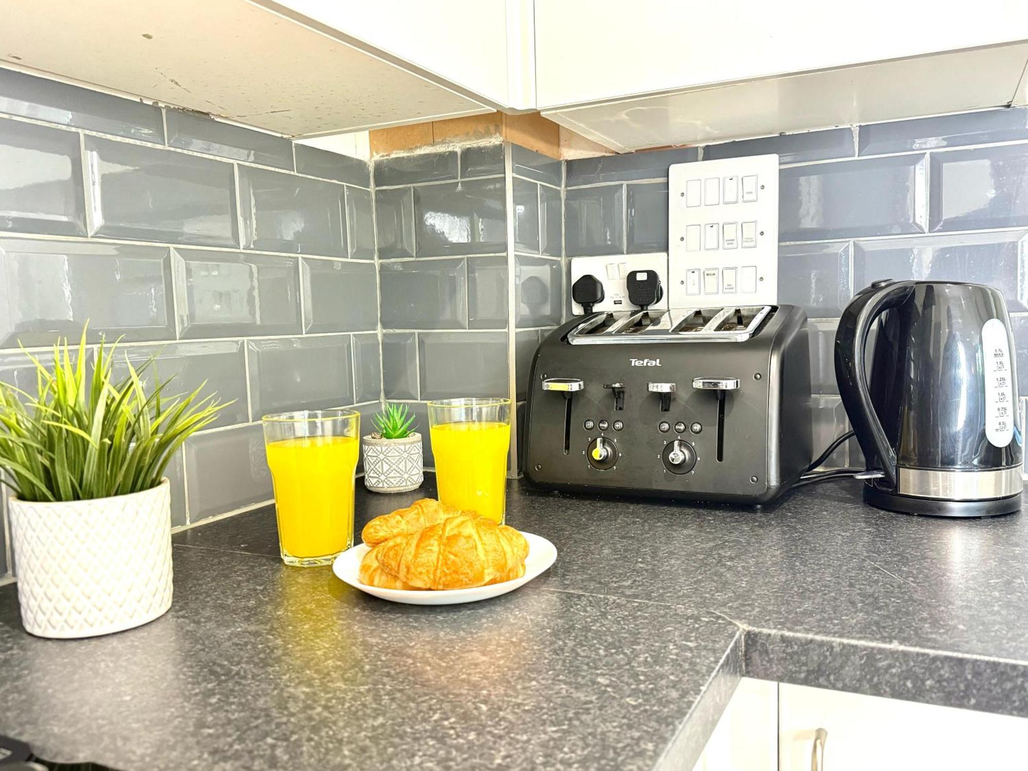 Evergreen Lodge - Two Bed Lux Flat - Parking, Garden, Patio, Wifi, Netflix - Close To Blenheim Palace & Oxford - F3 Кидлингтон Экстерьер фото