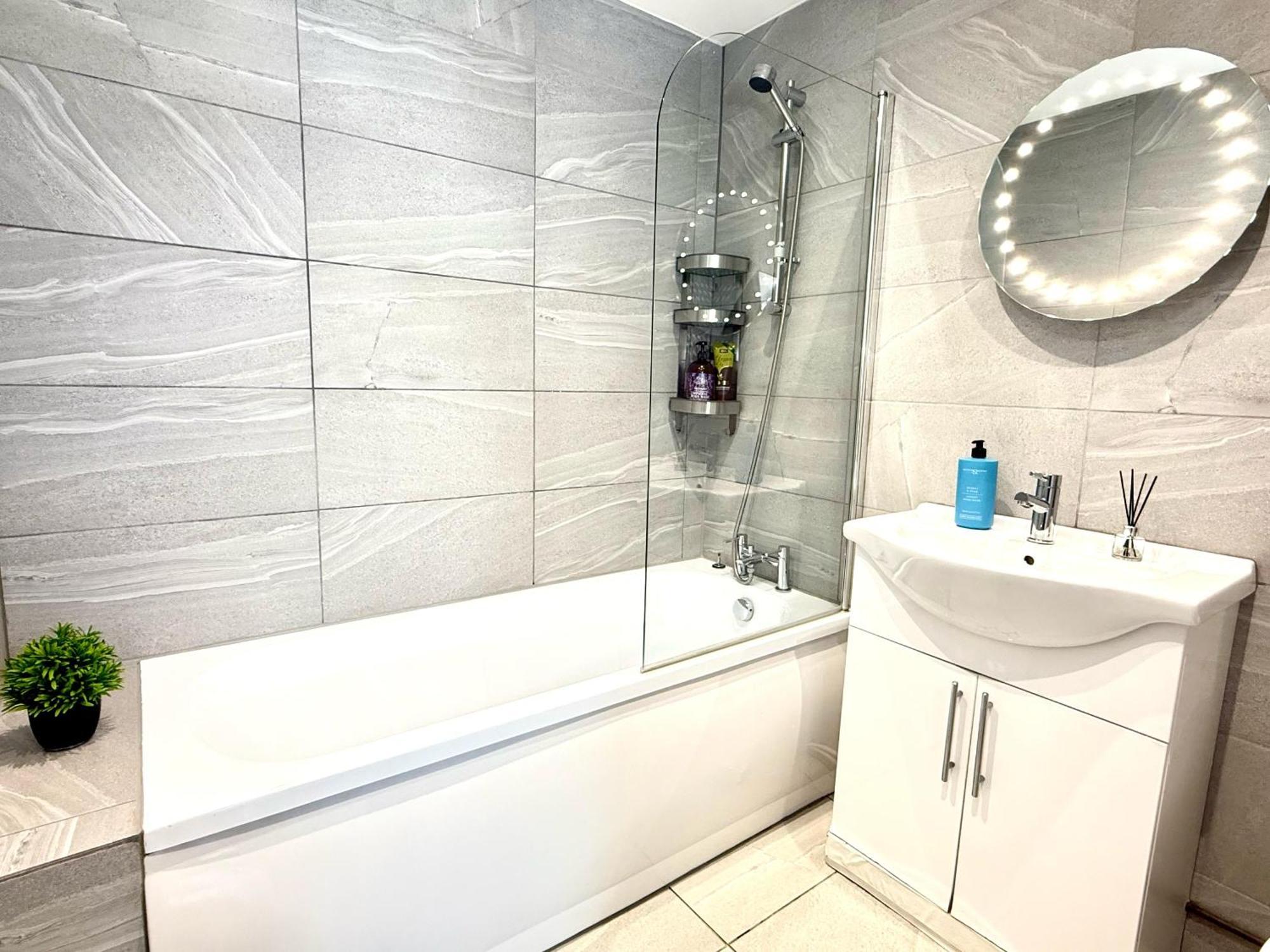 Evergreen Lodge - Two Bed Lux Flat - Parking, Garden, Patio, Wifi, Netflix - Close To Blenheim Palace & Oxford - F3 Кидлингтон Экстерьер фото
