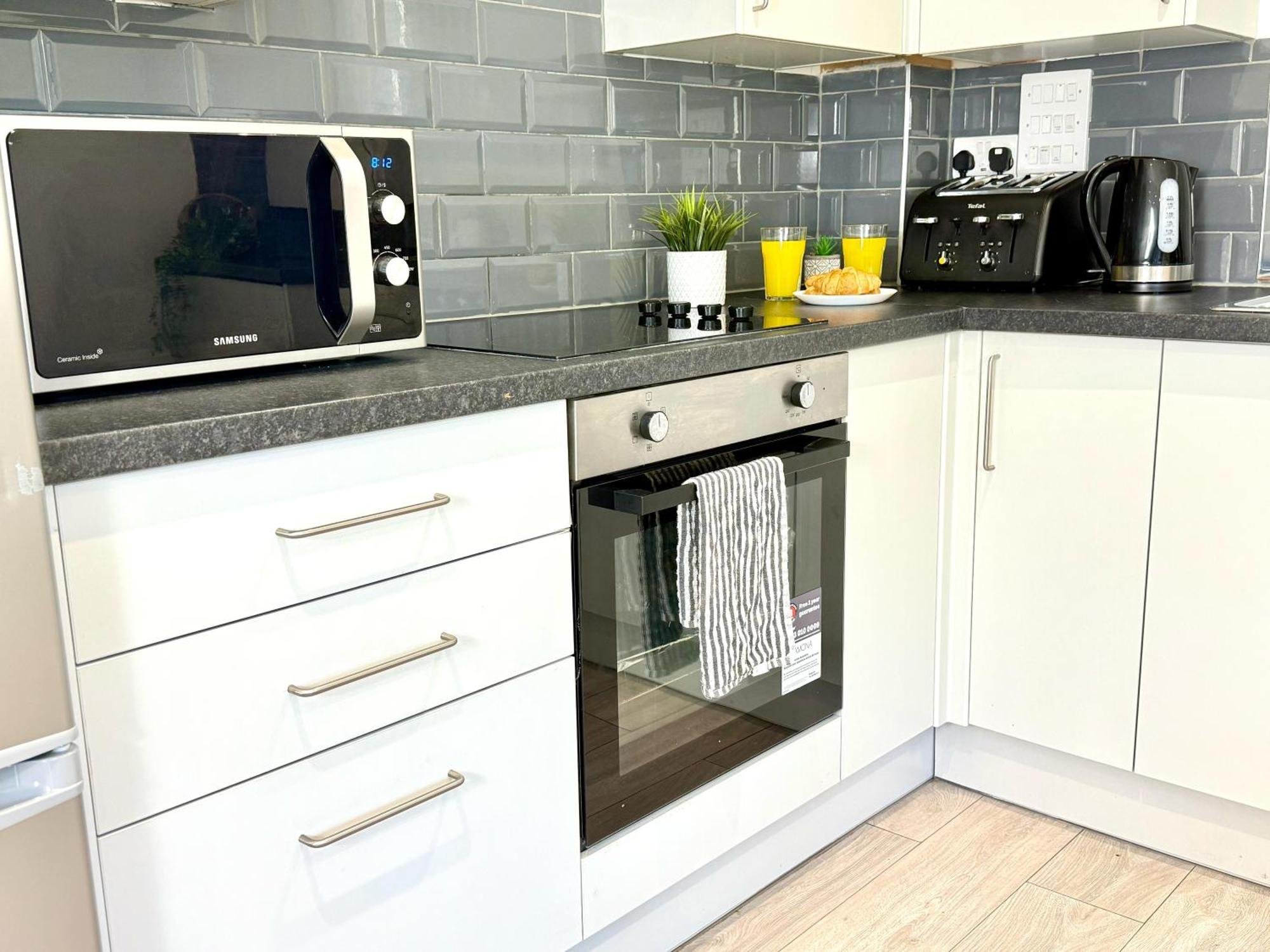 Evergreen Lodge - Two Bed Lux Flat - Parking, Garden, Patio, Wifi, Netflix - Close To Blenheim Palace & Oxford - F3 Кидлингтон Экстерьер фото