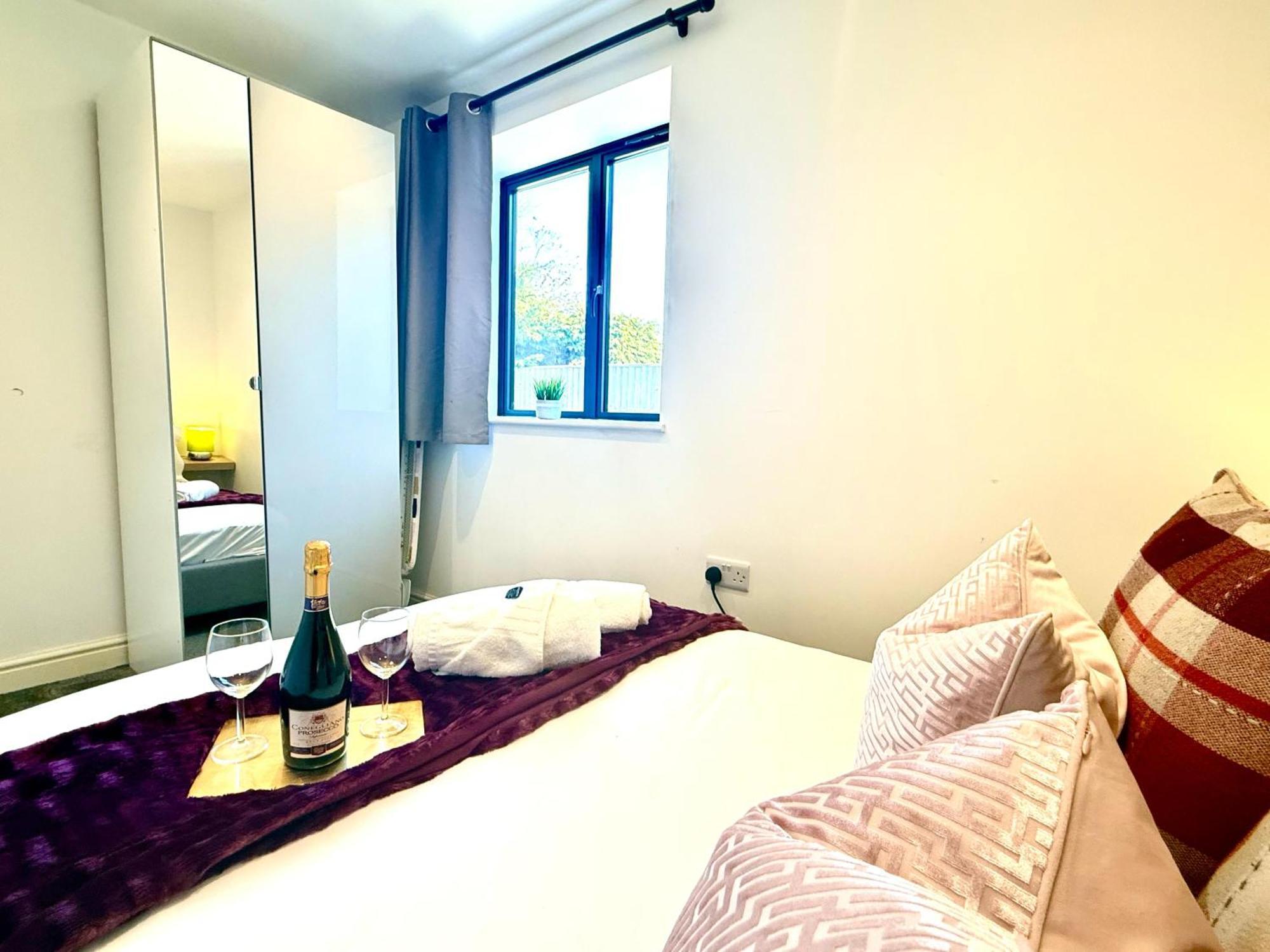 Evergreen Lodge - Two Bed Lux Flat - Parking, Garden, Patio, Wifi, Netflix - Close To Blenheim Palace & Oxford - F3 Кидлингтон Экстерьер фото