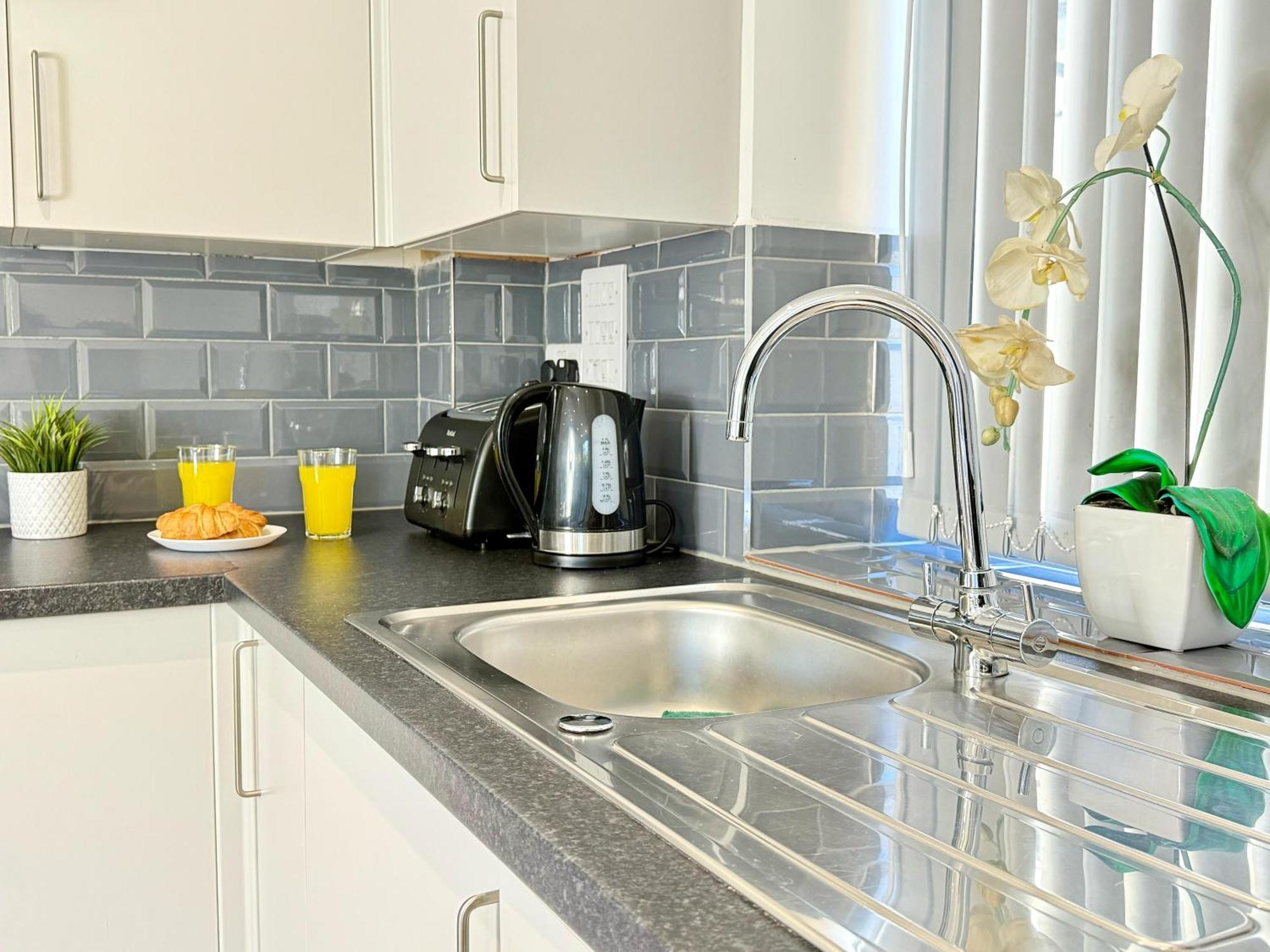 Evergreen Lodge - Two Bed Lux Flat - Parking, Garden, Patio, Wifi, Netflix - Close To Blenheim Palace & Oxford - F3 Кидлингтон Экстерьер фото