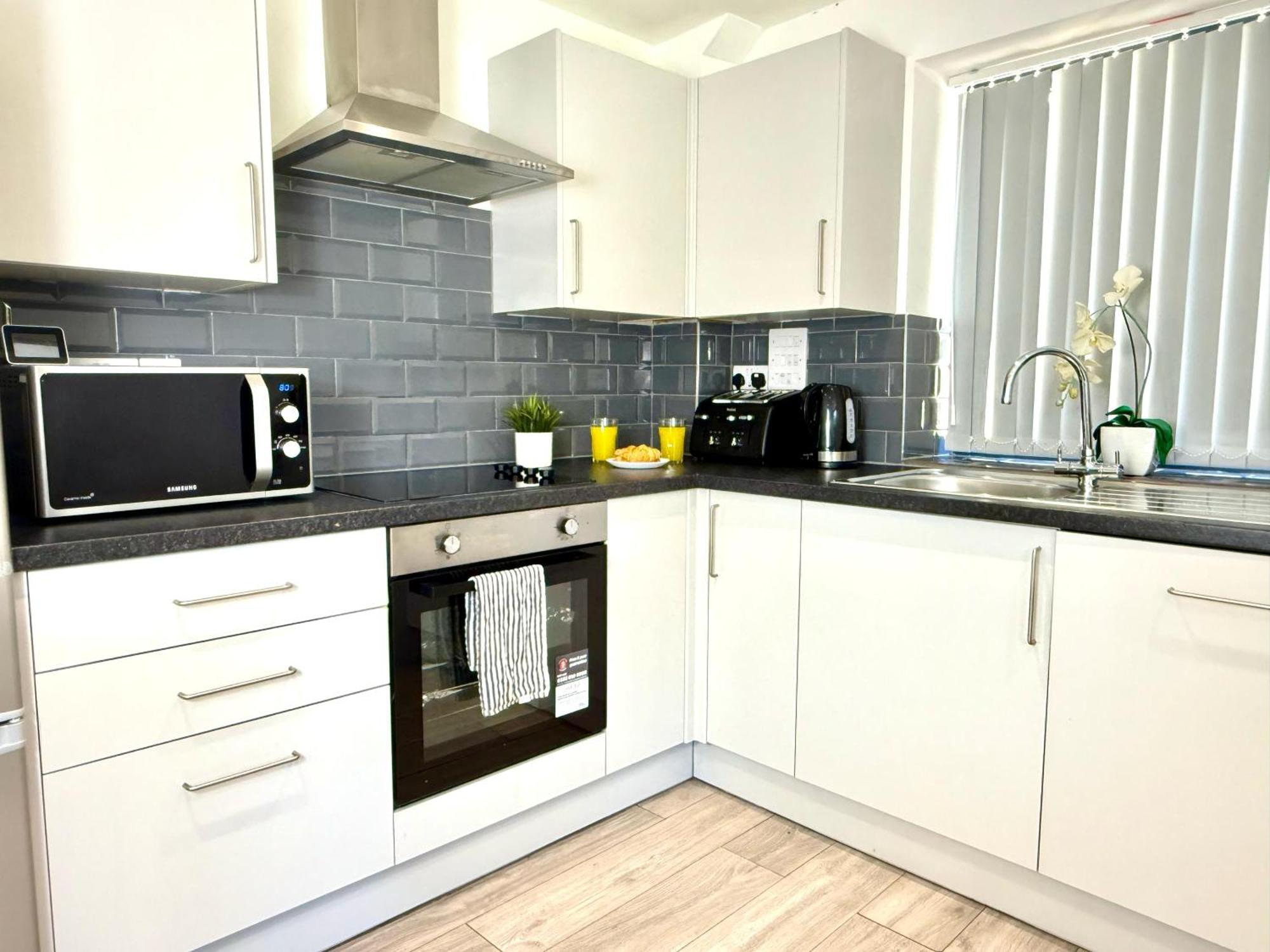 Evergreen Lodge - Two Bed Lux Flat - Parking, Garden, Patio, Wifi, Netflix - Close To Blenheim Palace & Oxford - F3 Кидлингтон Экстерьер фото