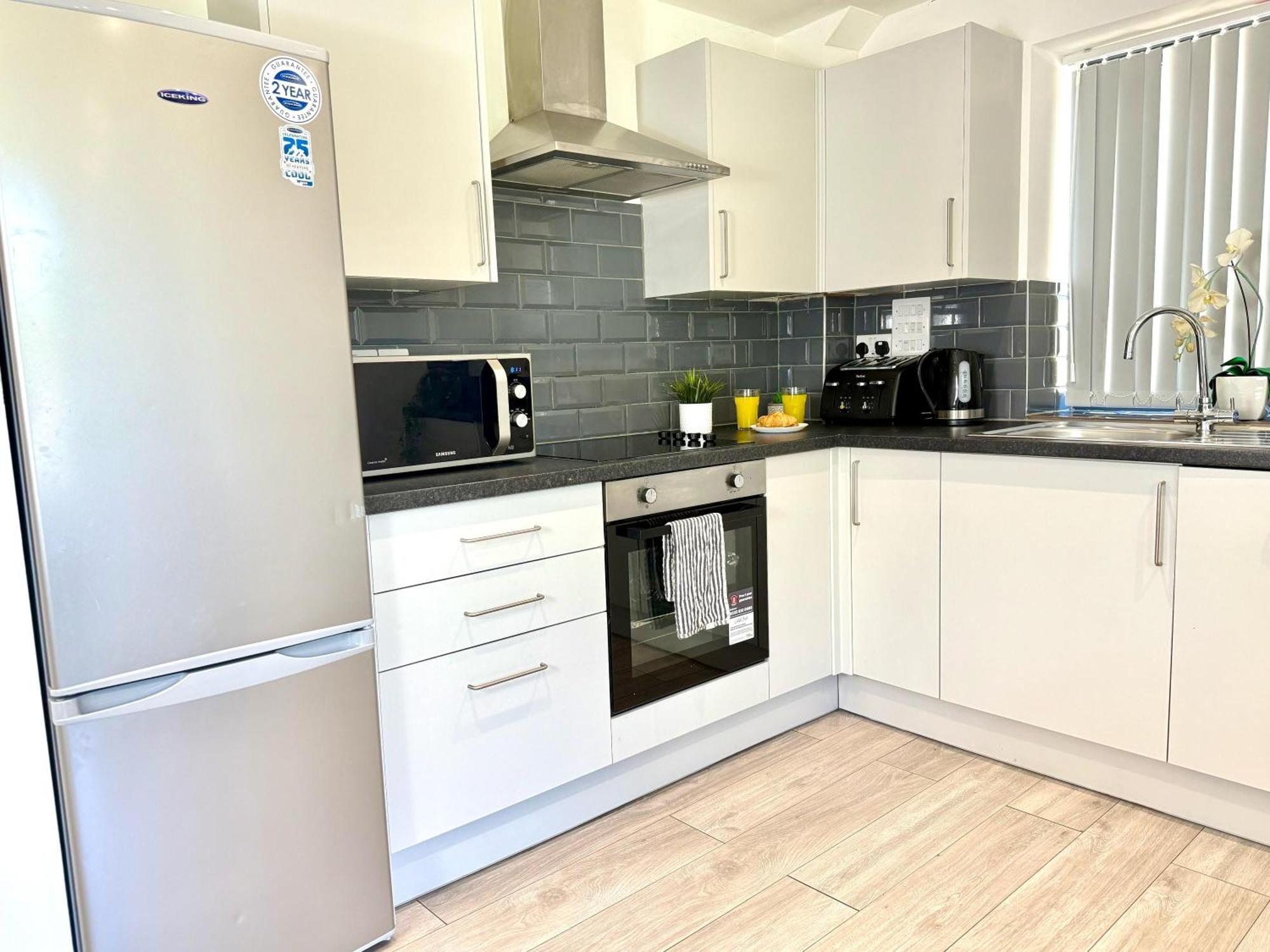 Evergreen Lodge - Two Bed Lux Flat - Parking, Garden, Patio, Wifi, Netflix - Close To Blenheim Palace & Oxford - F3 Кидлингтон Экстерьер фото